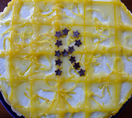 Lemon cake topping with a decorative letter R added, made from chocolate stars.
