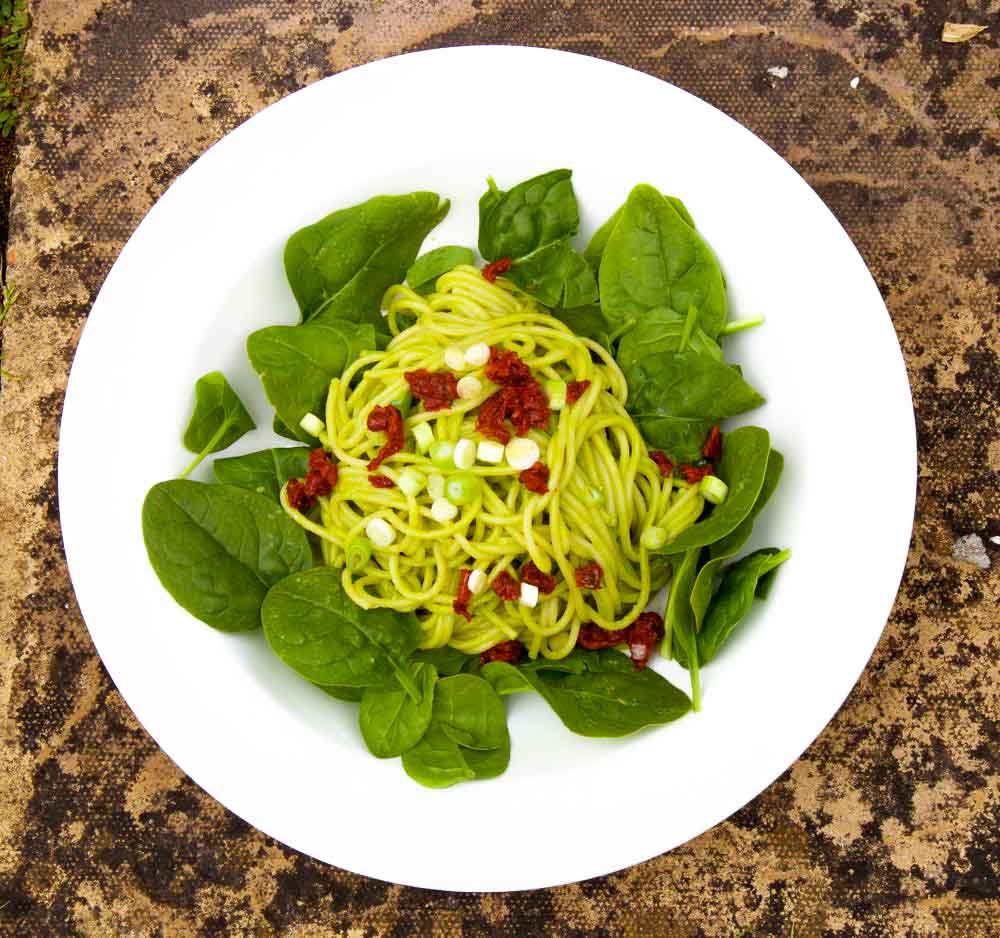 Pea Pesto Pasta with Sundried Tomatoes and Spinach