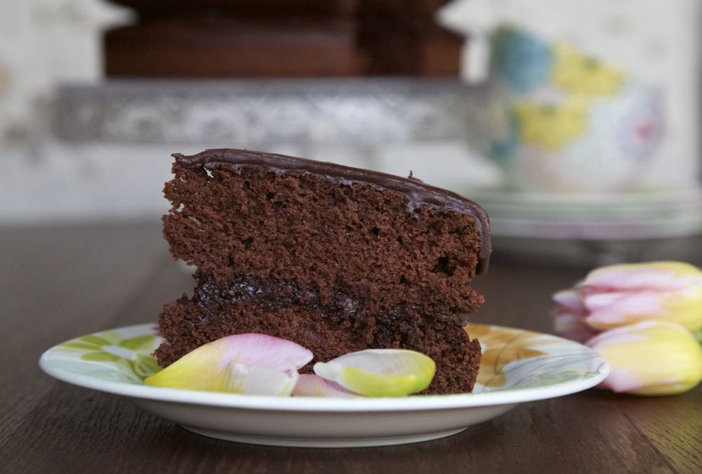 Easy Vegan Chocolate Fudge Cake – Rich and Moist